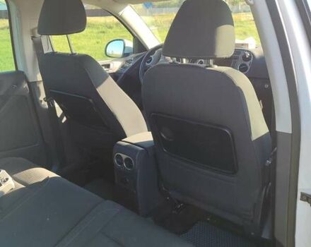 Білий Фольксваген Тігуан, об'ємом двигуна 2 л та пробігом 210 тис. км за 13500 $, фото 14 на Automoto.ua