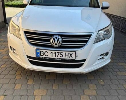 Білий Фольксваген Тігуан, об'ємом двигуна 2 л та пробігом 300 тис. км за 9800 $, фото 18 на Automoto.ua