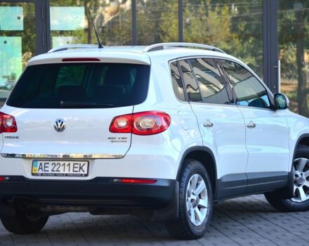 Белый Фольксваген Тигуан, объемом двигателя 2 л и пробегом 180 тыс. км за 11700 $, фото 3 на Automoto.ua