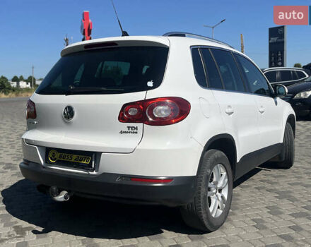 Белый Фольксваген Тигуан, объемом двигателя 1.97 л и пробегом 221 тыс. км за 12800 $, фото 6 на Automoto.ua