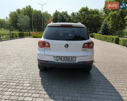 Белый Фольксваген Тигуан, объемом двигателя 2 л и пробегом 150 тыс. км за 10500 $, фото 6 на Automoto.ua