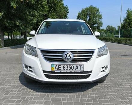 Белый Фольксваген Тигуан, объемом двигателя 2 л и пробегом 150 тыс. км за 10500 $, фото 1 на Automoto.ua