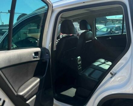 Білий Фольксваген Тігуан, об'ємом двигуна 2 л та пробігом 221 тис. км за 12800 $, фото 15 на Automoto.ua