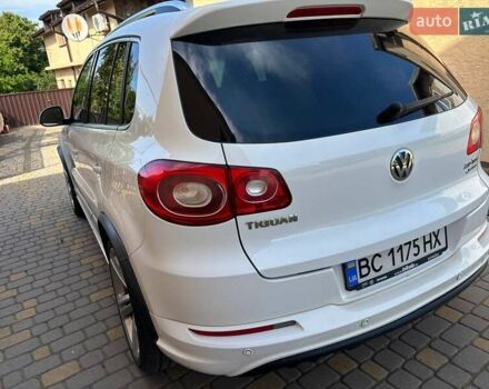 Білий Фольксваген Тігуан, об'ємом двигуна 2 л та пробігом 300 тис. км за 9800 $, фото 3 на Automoto.ua