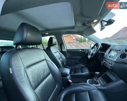 Білий Фольксваген Тігуан, об'ємом двигуна 2 л та пробігом 245 тис. км за 13500 $, фото 8 на Automoto.ua