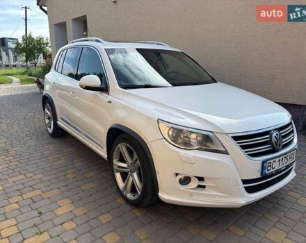Білий Фольксваген Тігуан, об'ємом двигуна 2 л та пробігом 300 тис. км за 9800 $, фото 2 на Automoto.ua