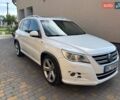 Білий Фольксваген Тігуан, об'ємом двигуна 2 л та пробігом 300 тис. км за 9800 $, фото 2 на Automoto.ua
