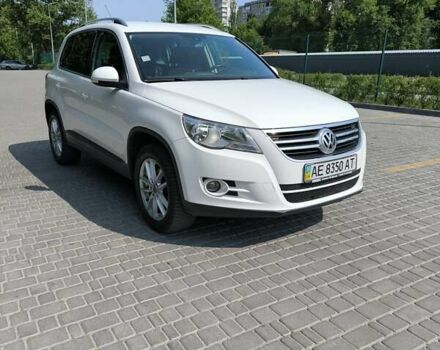 Белый Фольксваген Тигуан, объемом двигателя 2 л и пробегом 150 тыс. км за 10500 $, фото 2 на Automoto.ua