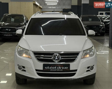 Белый Фольксваген Тигуан, объемом двигателя 1.98 л и пробегом 348 тыс. км за 8999 $, фото 3 на Automoto.ua