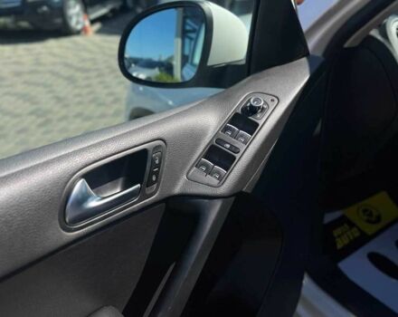 Білий Фольксваген Тігуан, об'ємом двигуна 2 л та пробігом 221 тис. км за 12800 $, фото 17 на Automoto.ua