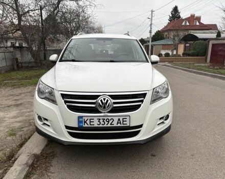 Белый Фольксваген Тигуан, объемом двигателя 2 л и пробегом 276 тыс. км за 9999 $, фото 1 на Automoto.ua