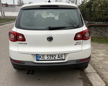 Белый Фольксваген Тигуан, объемом двигателя 2 л и пробегом 276 тыс. км за 9999 $, фото 3 на Automoto.ua