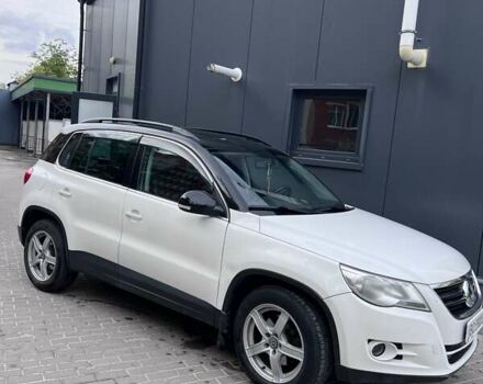 Білий Фольксваген Тігуан, об'ємом двигуна 1.98 л та пробігом 135 тис. км за 10800 $, фото 2 на Automoto.ua