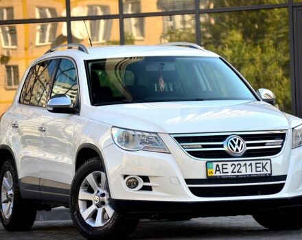 Белый Фольксваген Тигуан, объемом двигателя 2 л и пробегом 180 тыс. км за 11700 $, фото 1 на Automoto.ua