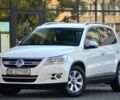 Белый Фольксваген Тигуан, объемом двигателя 2 л и пробегом 180 тыс. км за 11700 $, фото 1 на Automoto.ua
