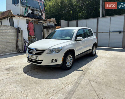 Білий Фольксваген Тігуан, об'ємом двигуна 2 л та пробігом 184 тис. км за 10000 $, фото 12 на Automoto.ua