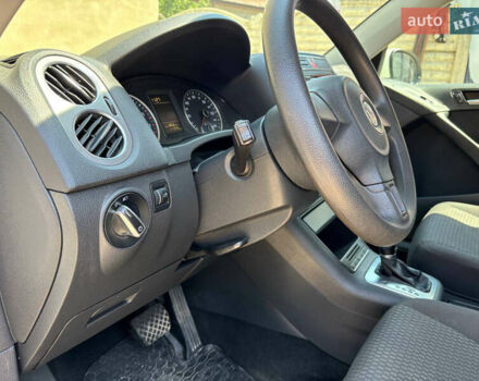 Білий Фольксваген Тігуан, об'ємом двигуна 2 л та пробігом 184 тис. км за 10000 $, фото 17 на Automoto.ua