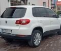 Білий Фольксваген Тігуан, об'ємом двигуна 2 л та пробігом 338 тис. км за 8650 $, фото 12 на Automoto.ua