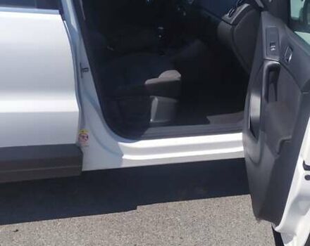 Белый Фольксваген Тигуан, объемом двигателя 1.4 л и пробегом 183 тыс. км за 10200 $, фото 12 на Automoto.ua