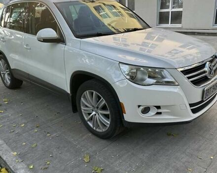 Білий Фольксваген Тігуан, об'ємом двигуна 2 л та пробігом 262 тис. км за 11000 $, фото 1 на Automoto.ua