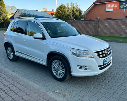 Білий Фольксваген Тігуан, об'ємом двигуна 2 л та пробігом 245 тис. км за 13500 $, фото 2 на Automoto.ua