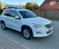 Білий Фольксваген Тігуан, об'ємом двигуна 2 л та пробігом 245 тис. км за 13500 $, фото 2 на Automoto.ua
