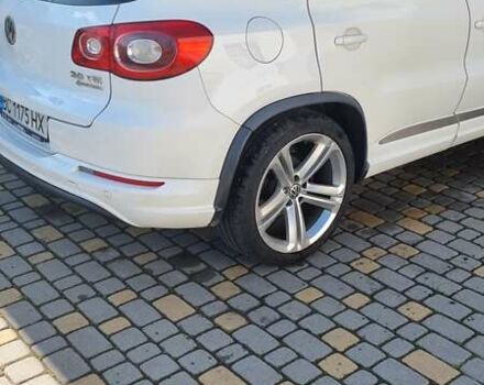 Білий Фольксваген Тігуан, об'ємом двигуна 2 л та пробігом 300 тис. км за 9800 $, фото 21 на Automoto.ua