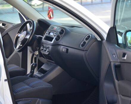 Белый Фольксваген Тигуан, объемом двигателя 2 л и пробегом 180 тыс. км за 11700 $, фото 6 на Automoto.ua