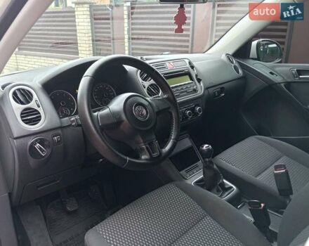 Білий Фольксваген Тігуан, об'ємом двигуна 2 л та пробігом 338 тис. км за 8650 $, фото 27 на Automoto.ua