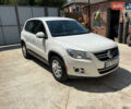 Білий Фольксваген Тігуан, об'ємом двигуна 2 л та пробігом 184 тис. км за 10000 $, фото 1 на Automoto.ua