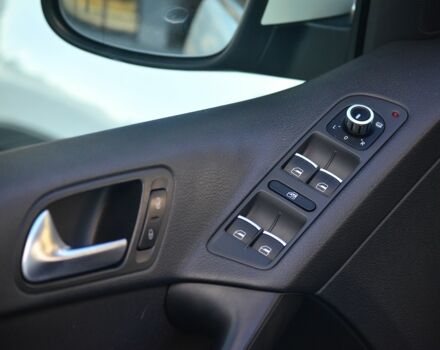 Белый Фольксваген Тигуан, объемом двигателя 2 л и пробегом 180 тыс. км за 11700 $, фото 11 на Automoto.ua