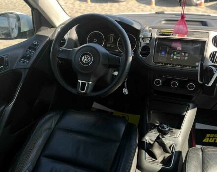 Білий Фольксваген Тігуан, об'ємом двигуна 2 л та пробігом 221 тис. км за 12800 $, фото 14 на Automoto.ua