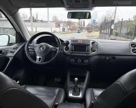 Белый Фольксваген Тигуан, объемом двигателя 2 л и пробегом 276 тыс. км за 9999 $, фото 6 на Automoto.ua