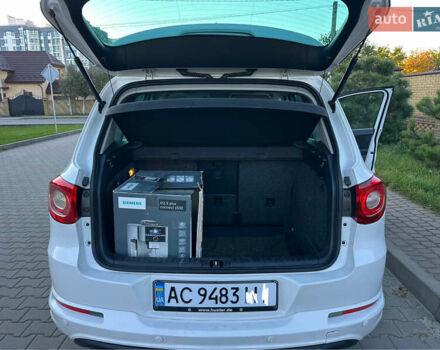 Білий Фольксваген Тігуан, об'ємом двигуна 2 л та пробігом 245 тис. км за 13500 $, фото 11 на Automoto.ua