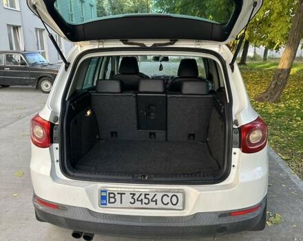 Білий Фольксваген Тігуан, об'ємом двигуна 2 л та пробігом 262 тис. км за 11000 $, фото 4 на Automoto.ua