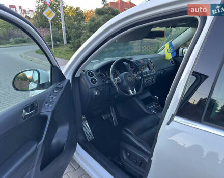 Білий Фольксваген Тігуан, об'ємом двигуна 2 л та пробігом 245 тис. км за 13500 $, фото 14 на Automoto.ua