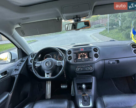 Білий Фольксваген Тігуан, об'ємом двигуна 2 л та пробігом 245 тис. км за 13500 $, фото 10 на Automoto.ua