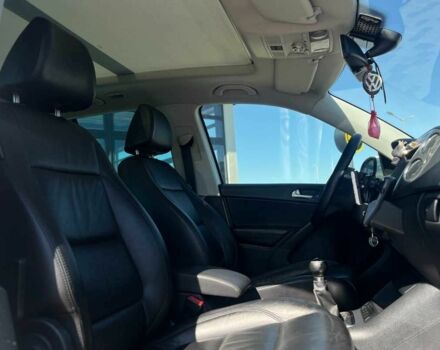 Білий Фольксваген Тігуан, об'ємом двигуна 2 л та пробігом 221 тис. км за 12800 $, фото 10 на Automoto.ua