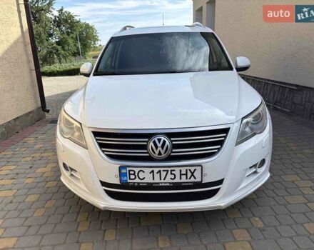 Білий Фольксваген Тігуан, об'ємом двигуна 2 л та пробігом 300 тис. км за 9800 $, фото 19 на Automoto.ua