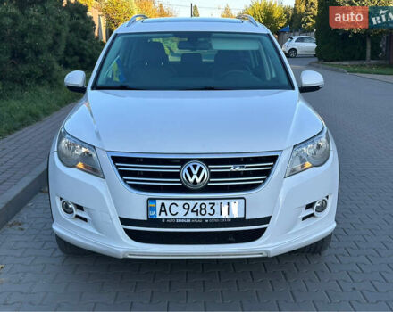 Білий Фольксваген Тігуан, об'ємом двигуна 2 л та пробігом 245 тис. км за 13500 $, фото 1 на Automoto.ua