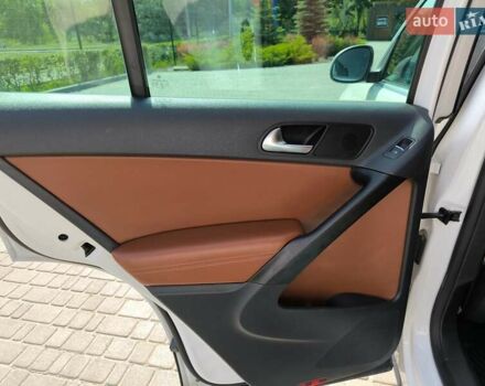 Белый Фольксваген Тигуан, объемом двигателя 2 л и пробегом 150 тыс. км за 10500 $, фото 11 на Automoto.ua