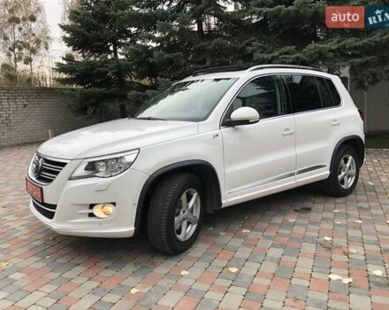 Білий Фольксваген Тігуан, об'ємом двигуна 2 л та пробігом 165 тис. км за 13600 $, фото 107 на Automoto.ua