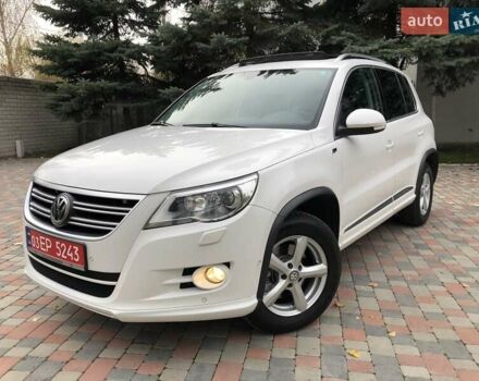 Білий Фольксваген Тігуан, об'ємом двигуна 2 л та пробігом 165 тис. км за 13600 $, фото 122 на Automoto.ua