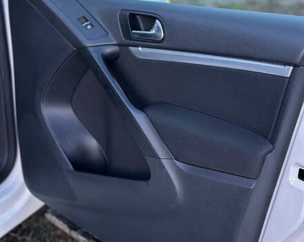 Белый Фольксваген Тигуан, объемом двигателя 1.97 л и пробегом 236 тыс. км за 12800 $, фото 13 на Automoto.ua