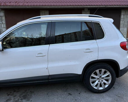 Білий Фольксваген Тігуан, об'ємом двигуна 1.98 л та пробігом 216 тис. км за 9500 $, фото 2 на Automoto.ua