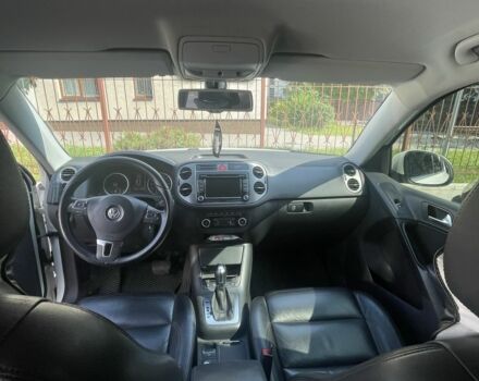 Белый Фольксваген Тигуан, объемом двигателя 2 л и пробегом 278 тыс. км за 10000 $, фото 2 на Automoto.ua