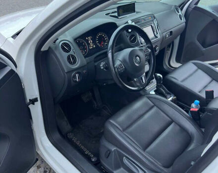 Білий Фольксваген Тігуан, об'ємом двигуна 2 л та пробігом 180 тис. км за 12000 $, фото 6 на Automoto.ua