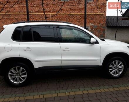 Белый Фольксваген Тигуан, объемом двигателя 1.97 л и пробегом 215 тыс. км за 13000 $, фото 2 на Automoto.ua