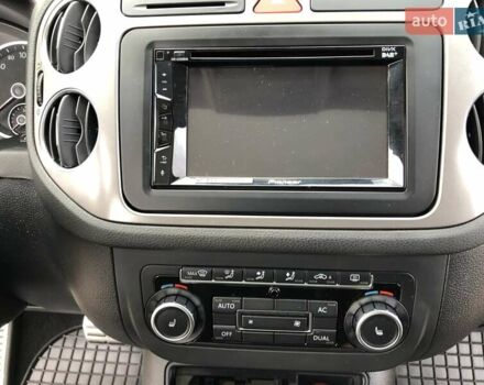 Білий Фольксваген Тігуан, об'ємом двигуна 2 л та пробігом 165 тис. км за 13600 $, фото 53 на Automoto.ua