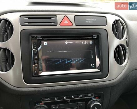 Білий Фольксваген Тігуан, об'ємом двигуна 2 л та пробігом 165 тис. км за 13600 $, фото 91 на Automoto.ua